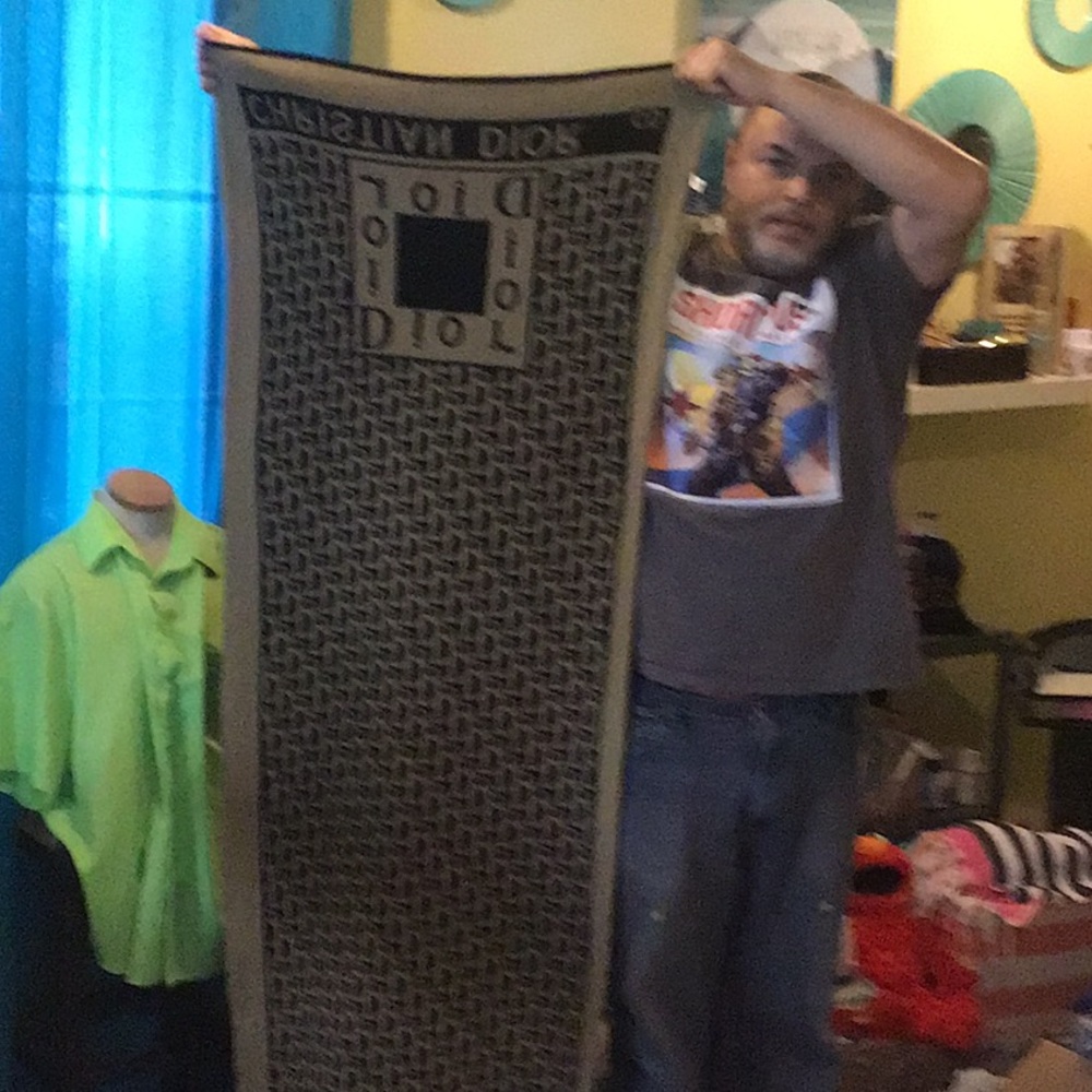 Christian Dior scarf - Picture 8 of 8